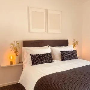 Spacious 2bed - 10 Mins To City - Free Parking , Belfast United Kingdom